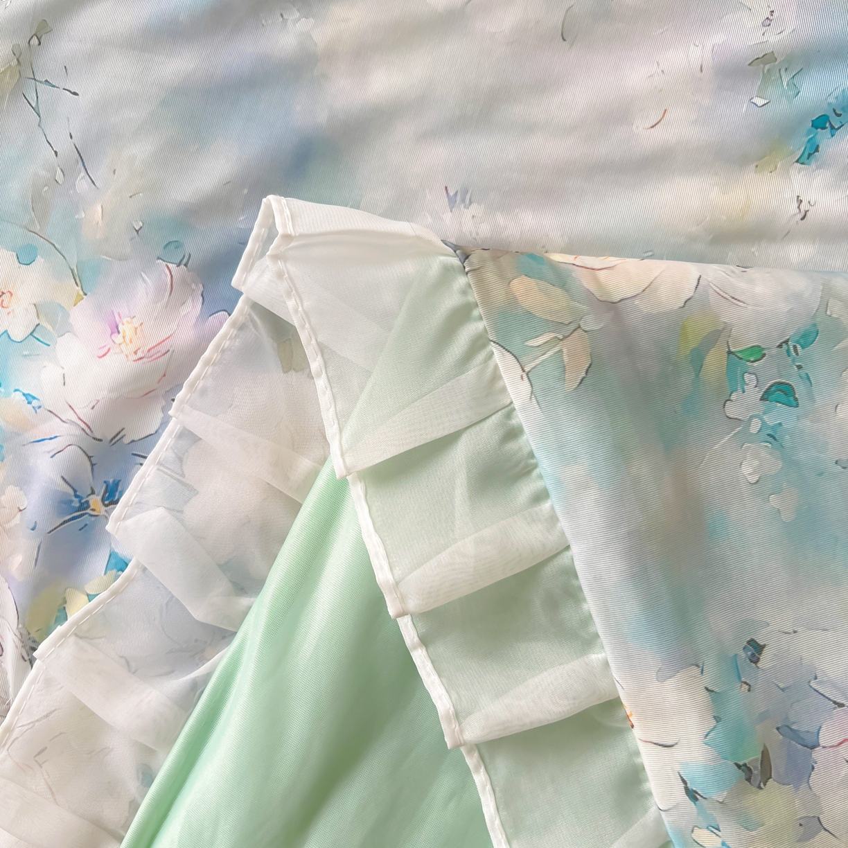 91家纺网 家纺一手货源 找家纺 栩裕纺织 2026新款（常年不断货）A类凉感丝床裙款凉席夏被四件套花边空调被三件套 凡可