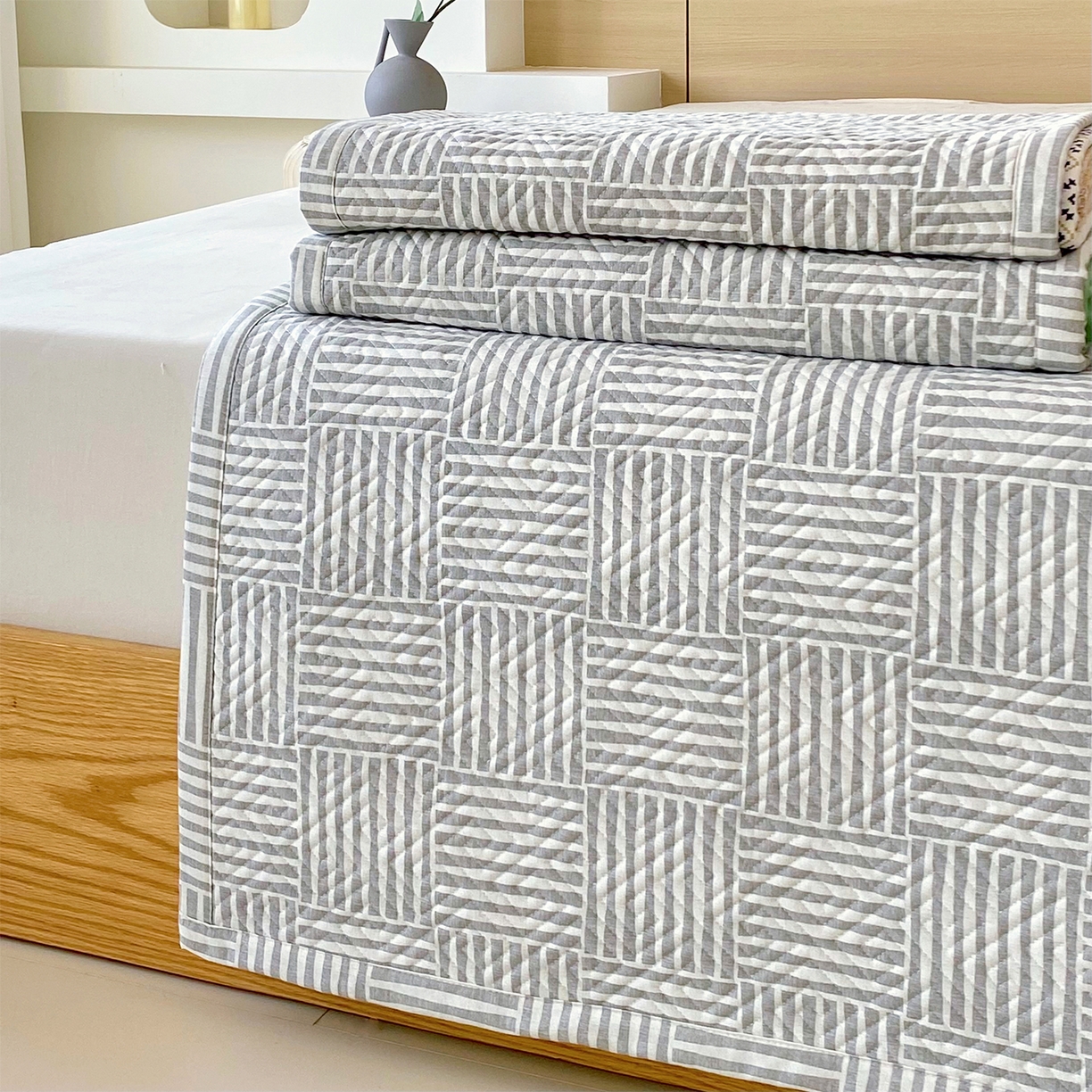 91家纺网 家纺一手货源 找家纺 金鑫汇家纺 2026春夏新款成人床新花型老粗布夹棉床盖软凉席席子可以机洗 休闲时光