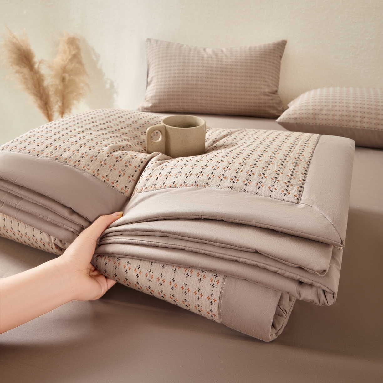 91家纺网 家纺一手货源 找家纺 吾诺家居 2026春夏新款全棉大提花棉花夏被夏凉被空调被-四叶草系列 四叶草-驼