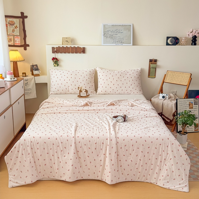 91家纺网 家纺一手货源 找家纺 帕拉美拉 2026新款A类(聚乳酸)提花凉感丝三件套夏被 甜果轻语