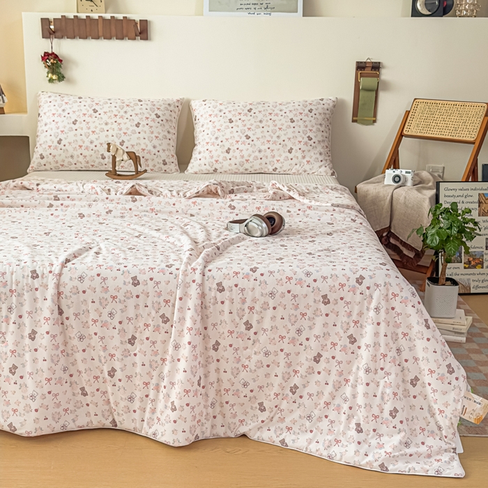 91家纺网 家纺一手货源 找家纺 帕拉美拉 2026新款A类(聚乳酸)提花凉感丝三件套夏被 粉结熊仔