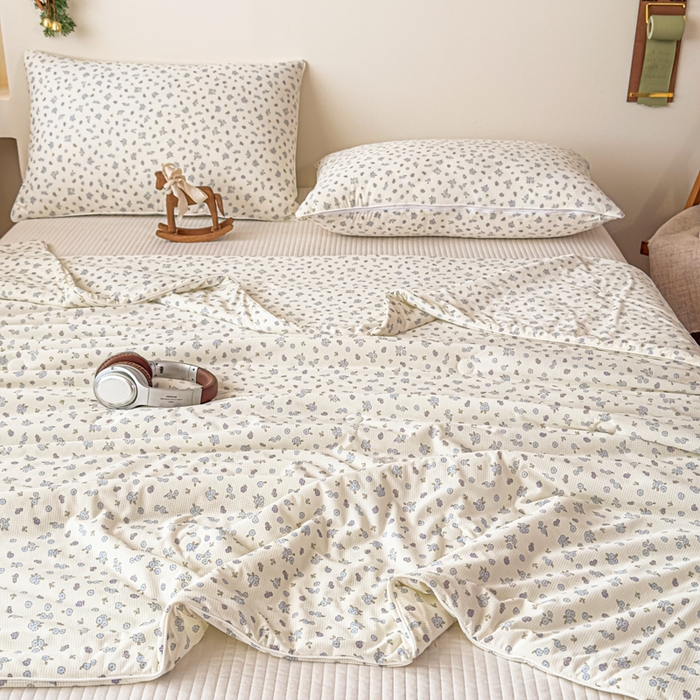 91家纺网 家纺一手货源 找家纺 帕拉美拉 2026新款A类(聚乳酸)提花凉感丝三件套夏被 雾蓝织花