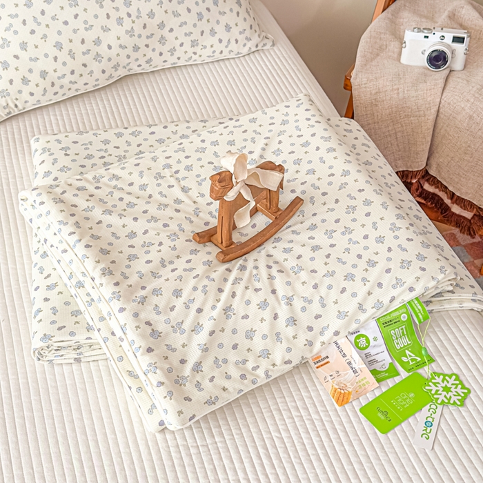 91家纺网 家纺一手货源 找家纺 帕拉美拉 2026新款A类(聚乳酸)提花凉感丝三件套夏被 雾蓝织花