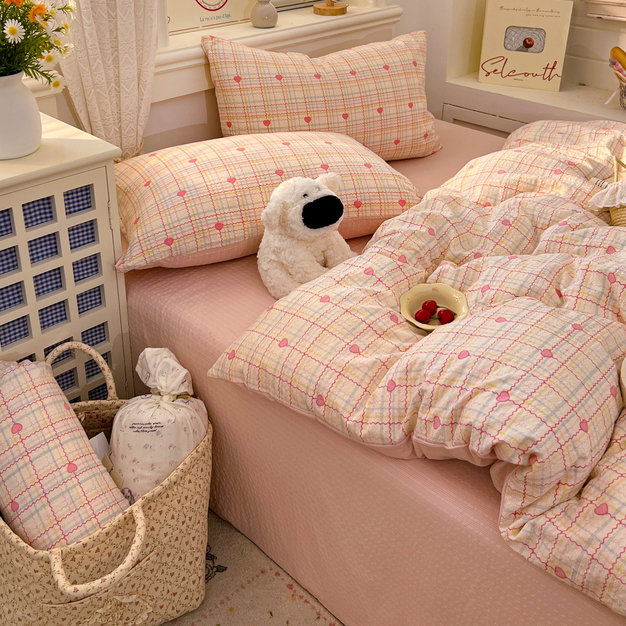 91家纺网 家纺一手货源 找家纺 暖伊家居 2026新款糖果小布袋泡芙纱四件套 格纹爱心