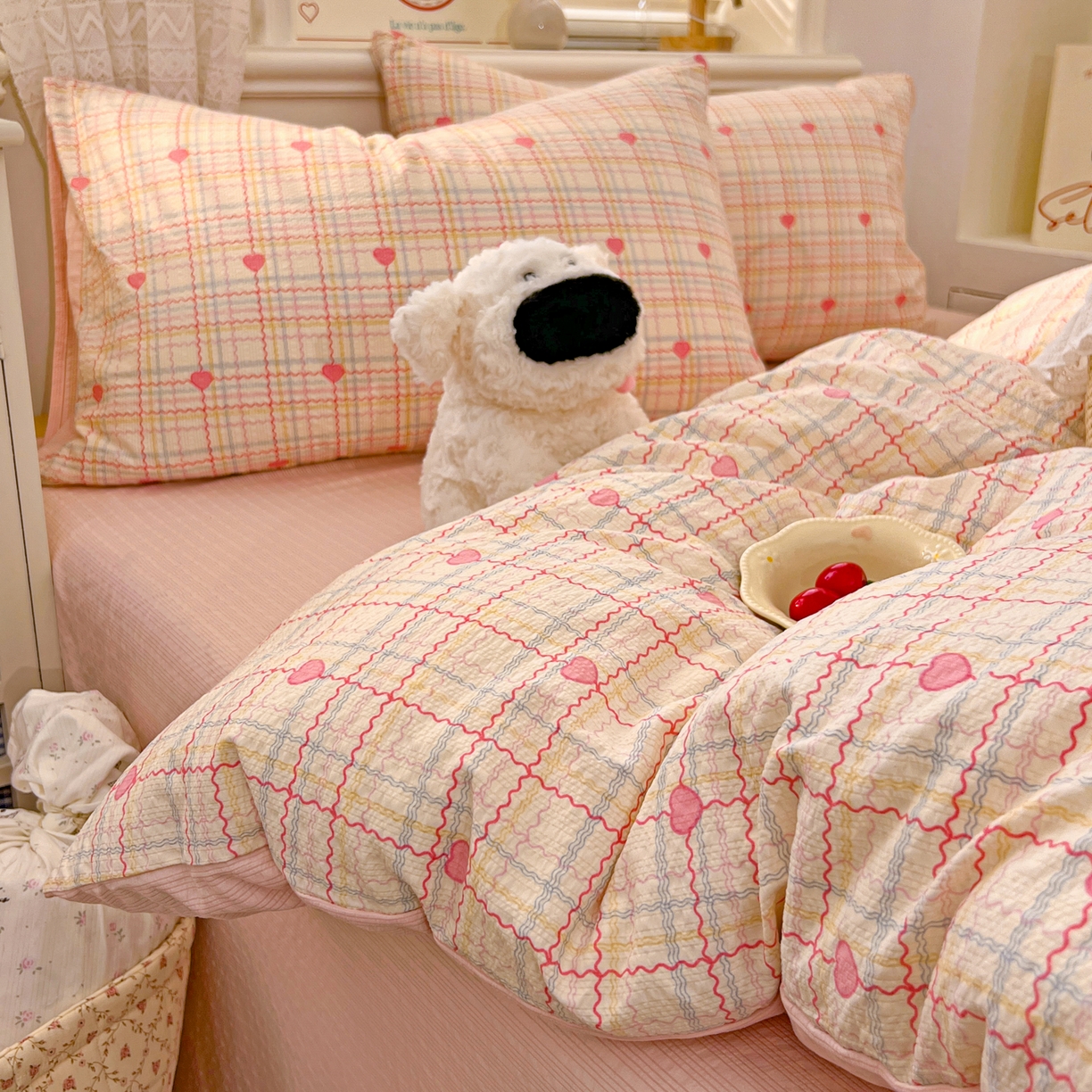 91家纺网 家纺一手货源 找家纺 暖伊家居 2026新款糖果小布袋泡芙纱四件套 格纹爱心