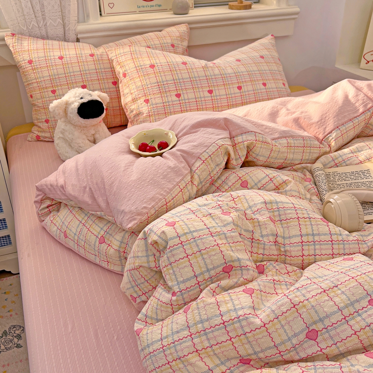 91家纺网 家纺一手货源 找家纺 暖伊家居 2026新款糖果小布袋泡芙纱四件套 格纹爱心