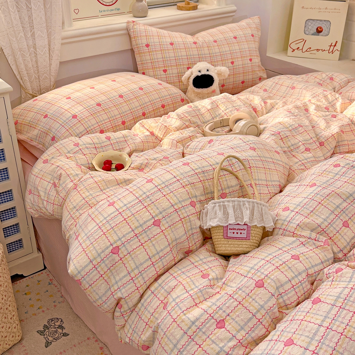 91家纺网 家纺一手货源 找家纺 暖伊家居 2026新款糖果小布袋泡芙纱四件套 格纹爱心