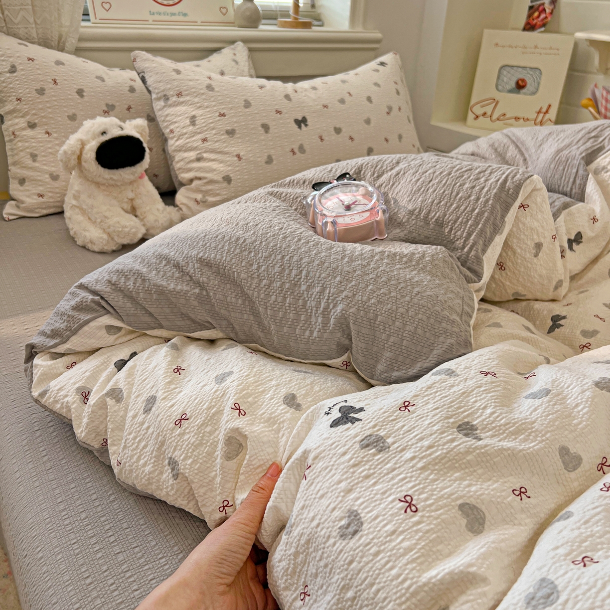 91家纺网 家纺一手货源 找家纺 暖伊家居 2026新款糖果小布袋泡芙纱四件套 简约巴恩