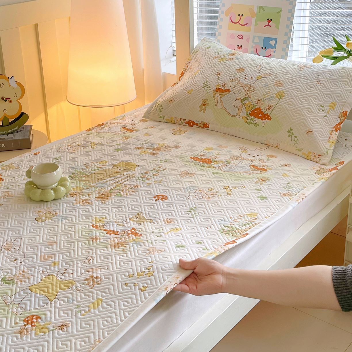 91家纺网 家纺一手货源 找家纺 （总）金鑫汇家纺 2026春夏新款学生床新花型老粗布床盖夹棉软凉席席子可以机洗