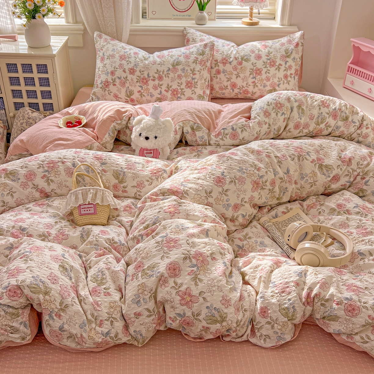 91家纺网 家纺一手货源 找家纺 暖伊家居 2026新款糖果小布袋泡芙纱四件套 浪漫繁花