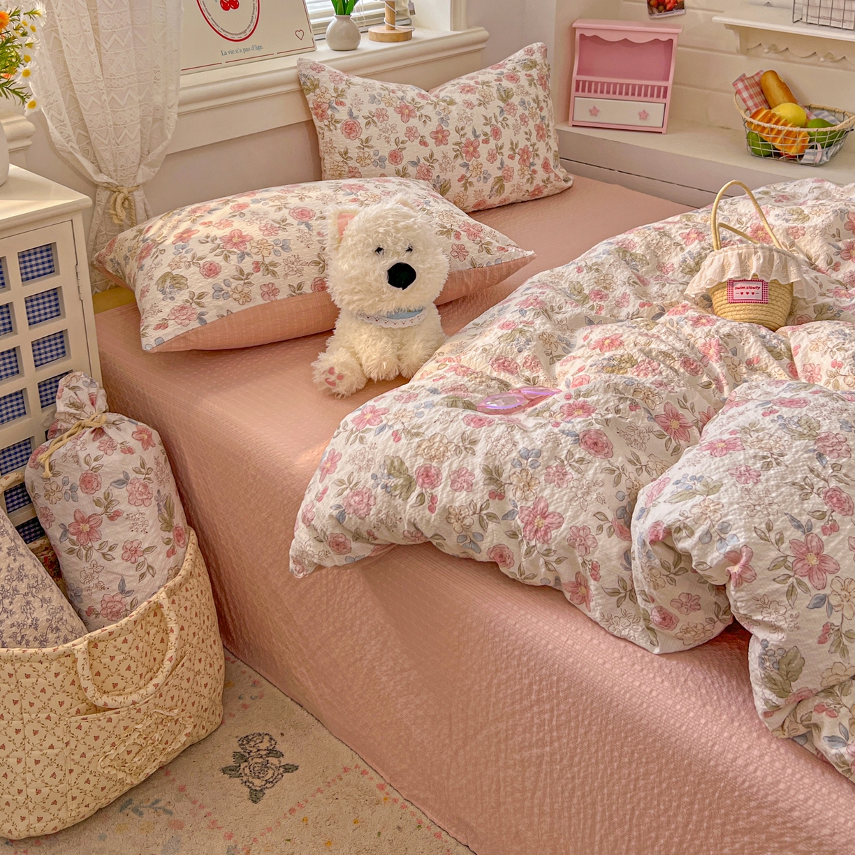 91家纺网 家纺一手货源 找家纺 暖伊家居 2026新款糖果小布袋泡芙纱四件套 浪漫繁花