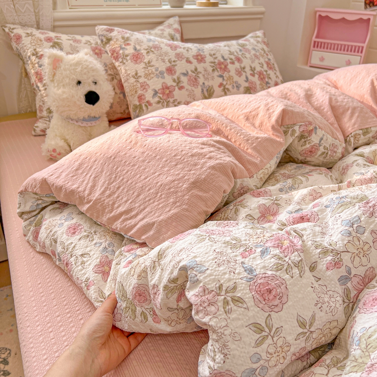 91家纺网 家纺一手货源 找家纺 暖伊家居 2026新款糖果小布袋泡芙纱四件套 浪漫繁花