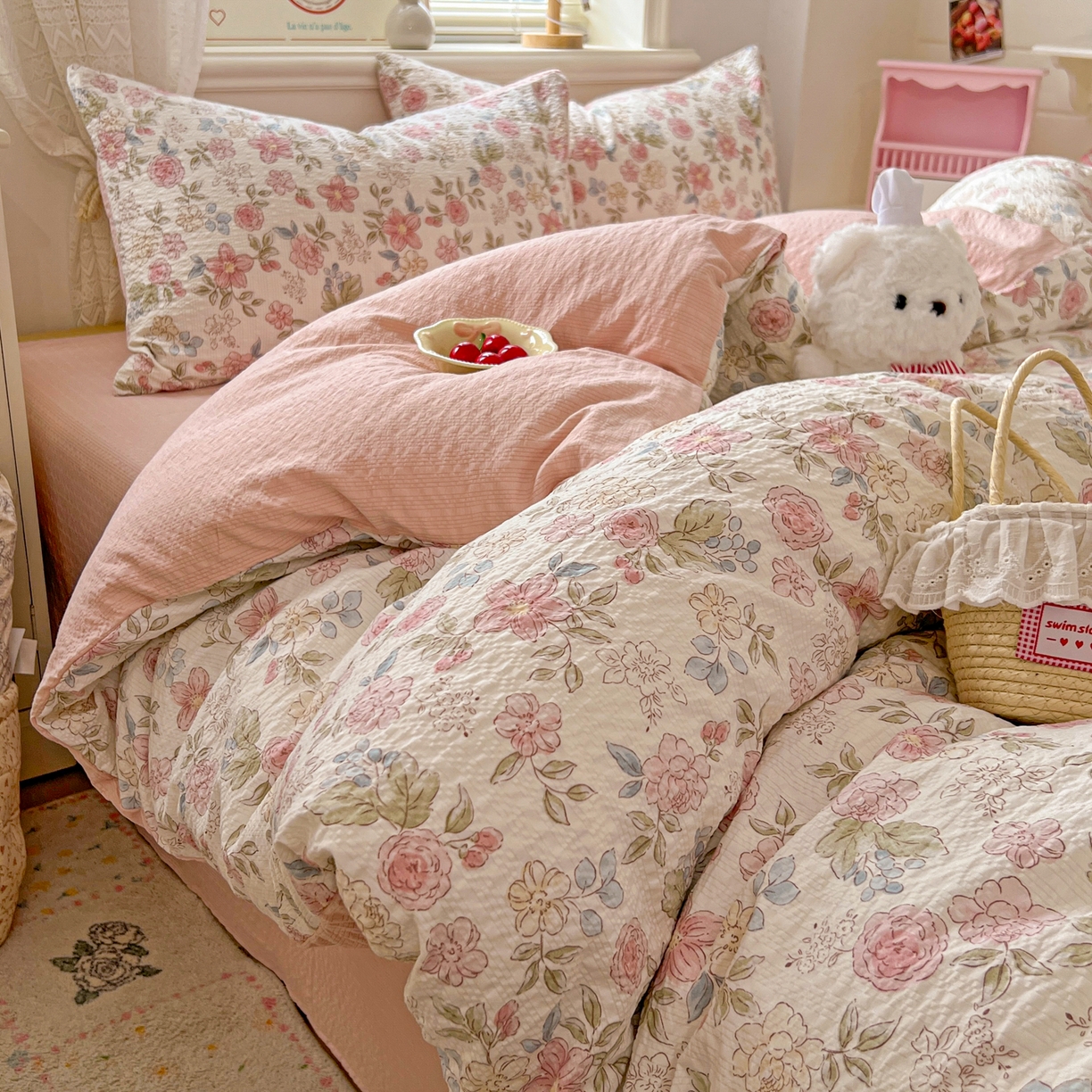 91家纺网 家纺一手货源 找家纺 暖伊家居 2026新款糖果小布袋泡芙纱四件套 浪漫繁花