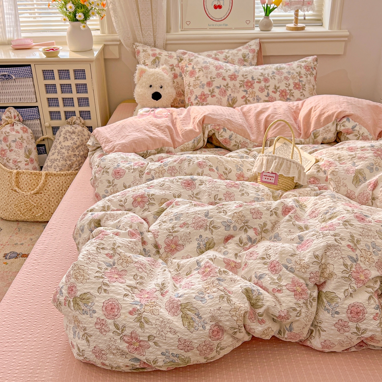 91家纺网 家纺一手货源 找家纺 暖伊家居 2026新款糖果小布袋泡芙纱四件套 浪漫繁花