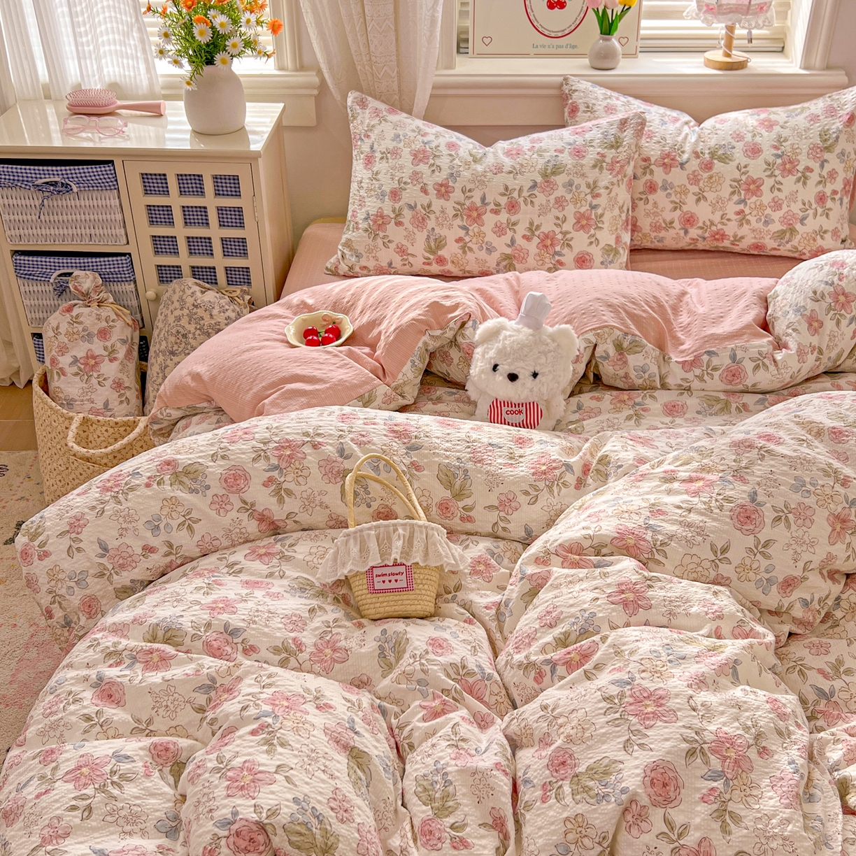 91家纺网 家纺一手货源 找家纺 暖伊家居 2026新款糖果小布袋泡芙纱四件套 浪漫繁花