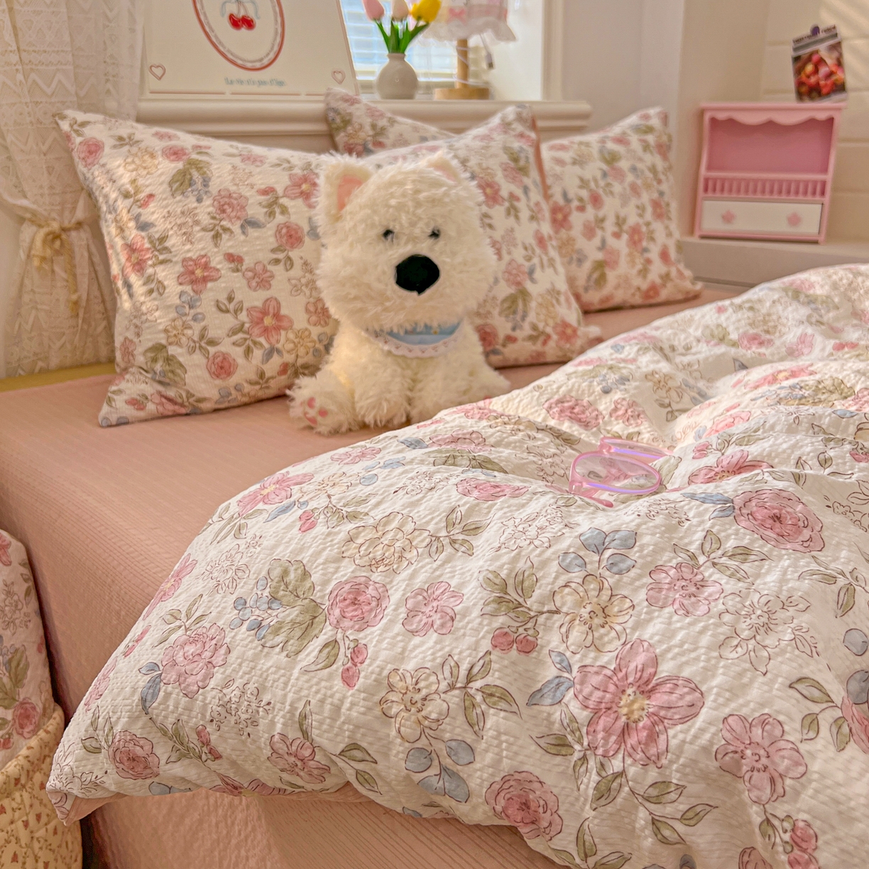 91家纺网 家纺一手货源 找家纺 暖伊家居 2026新款糖果小布袋泡芙纱四件套 浪漫繁花