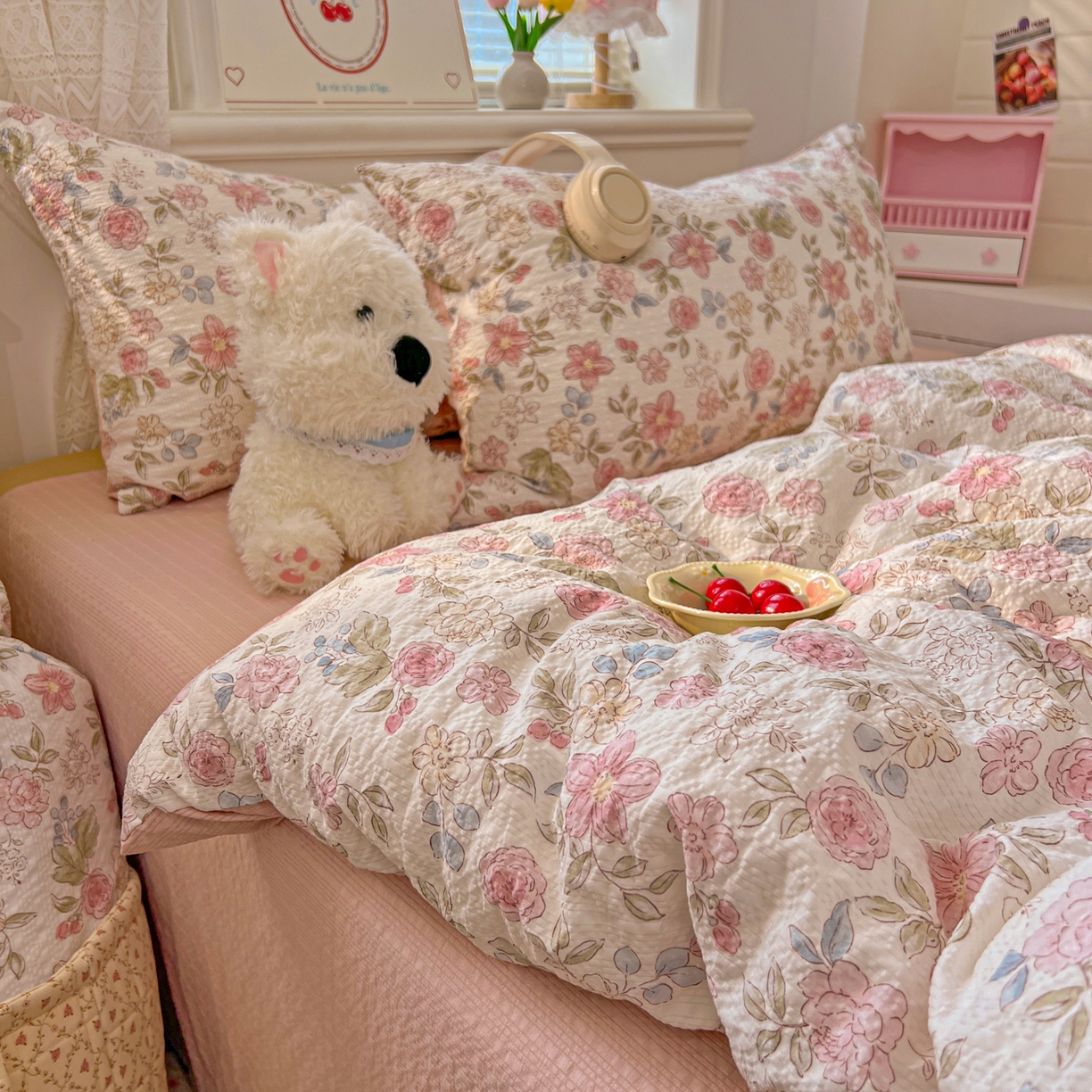 91家纺网 家纺一手货源 找家纺 暖伊家居 2026新款糖果小布袋泡芙纱四件套 浪漫繁花