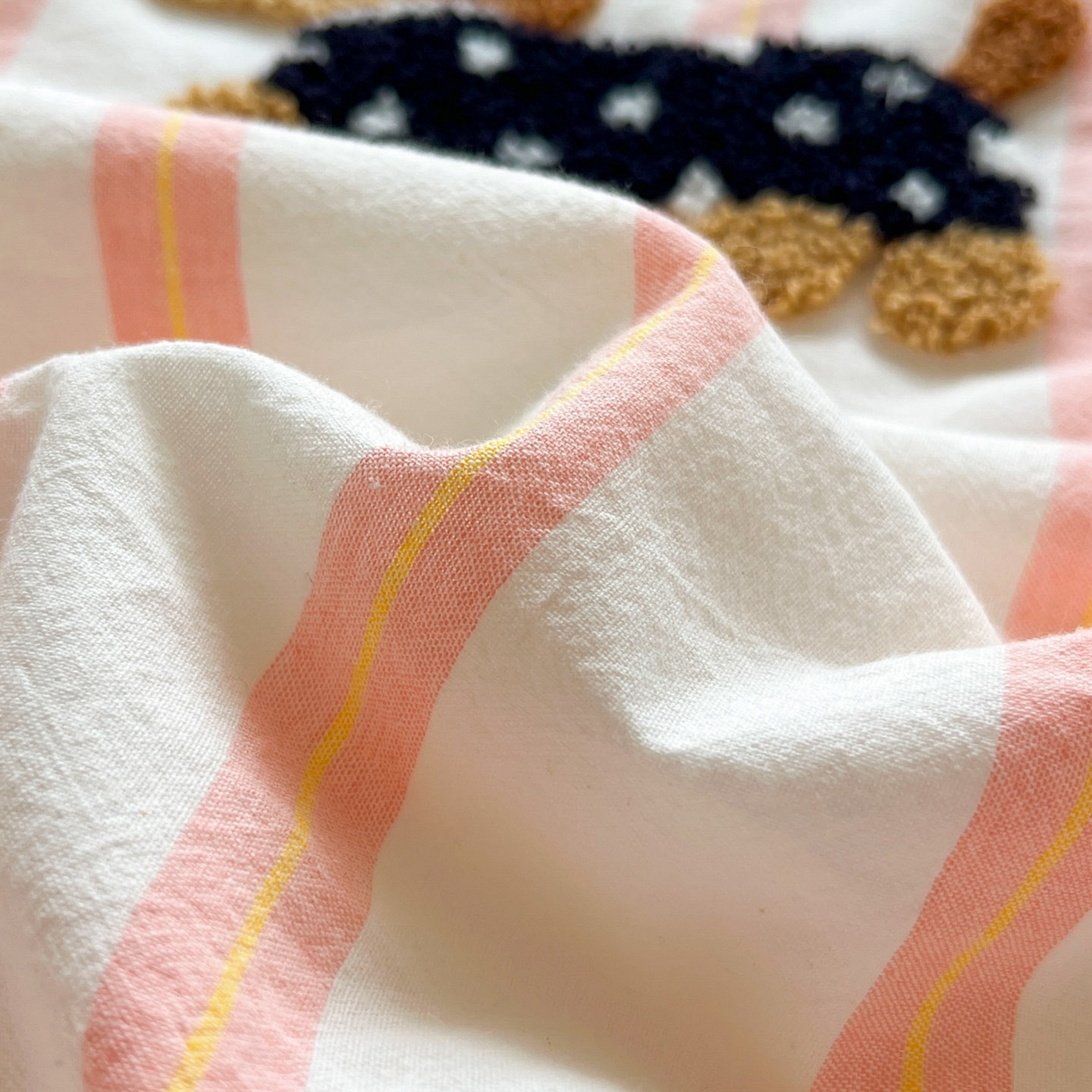 91家纺网 家纺一手货源 找家纺 一加一 2026新款全棉色织水洗棉毛巾绣大豆夏被夏凉被空调被-腊肠狗 腊肠狗-粉条