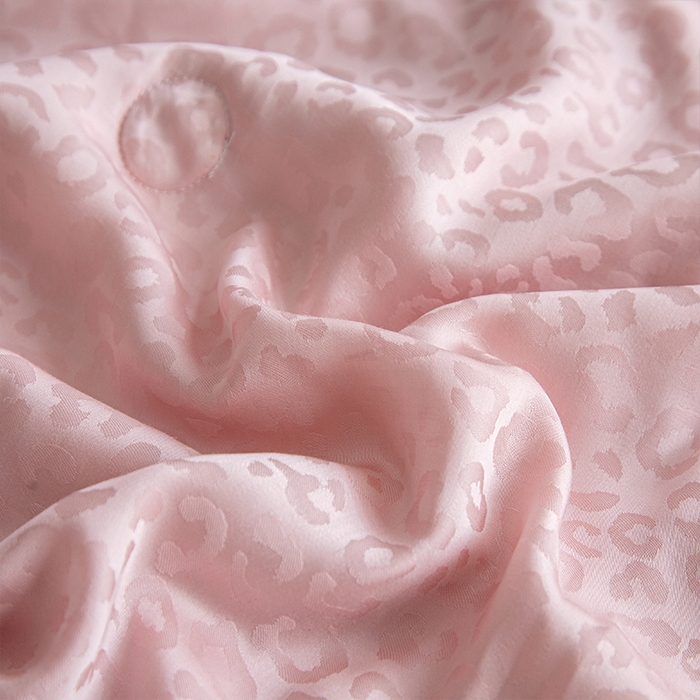 91家纺网 家纺一手货源 找家纺 2026春夏新款100S兰精天丝豹纹提花可水洗桑蚕丝夏凉被空调被100蚕丝填充 豹纹-嫩粉