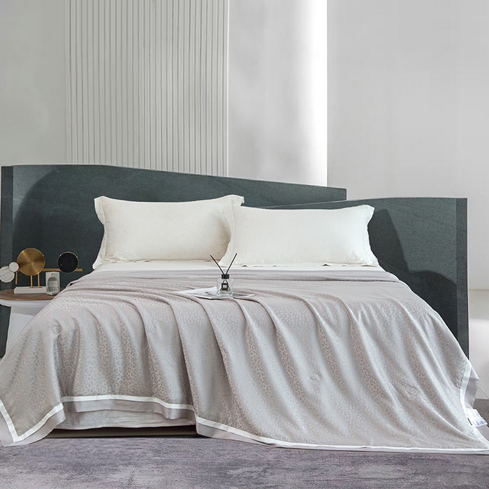 91家纺网 家纺一手货源 找家纺 2026春夏新款100S兰精天丝豹纹提花可水洗桑蚕丝夏凉被空调被100蚕丝填充 豹纹-浅灰