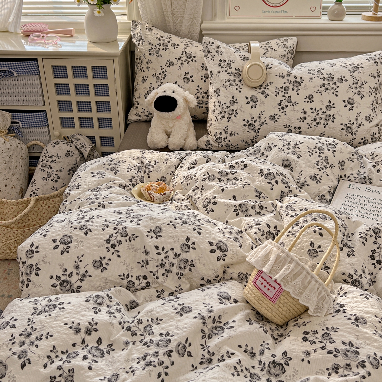 91家纺网 家纺一手货源 找家纺 暖伊家居 2026新款糖果小布袋泡芙纱四件套 水墨槿咖