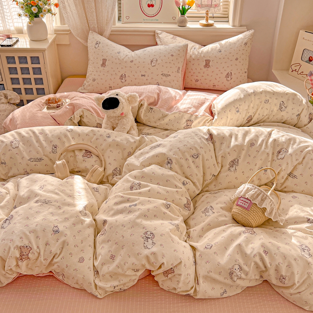 91家纺网 家纺一手货源 找家纺 暖伊家居 2026新款糖果小布袋泡芙纱四件套 碎花兔熊