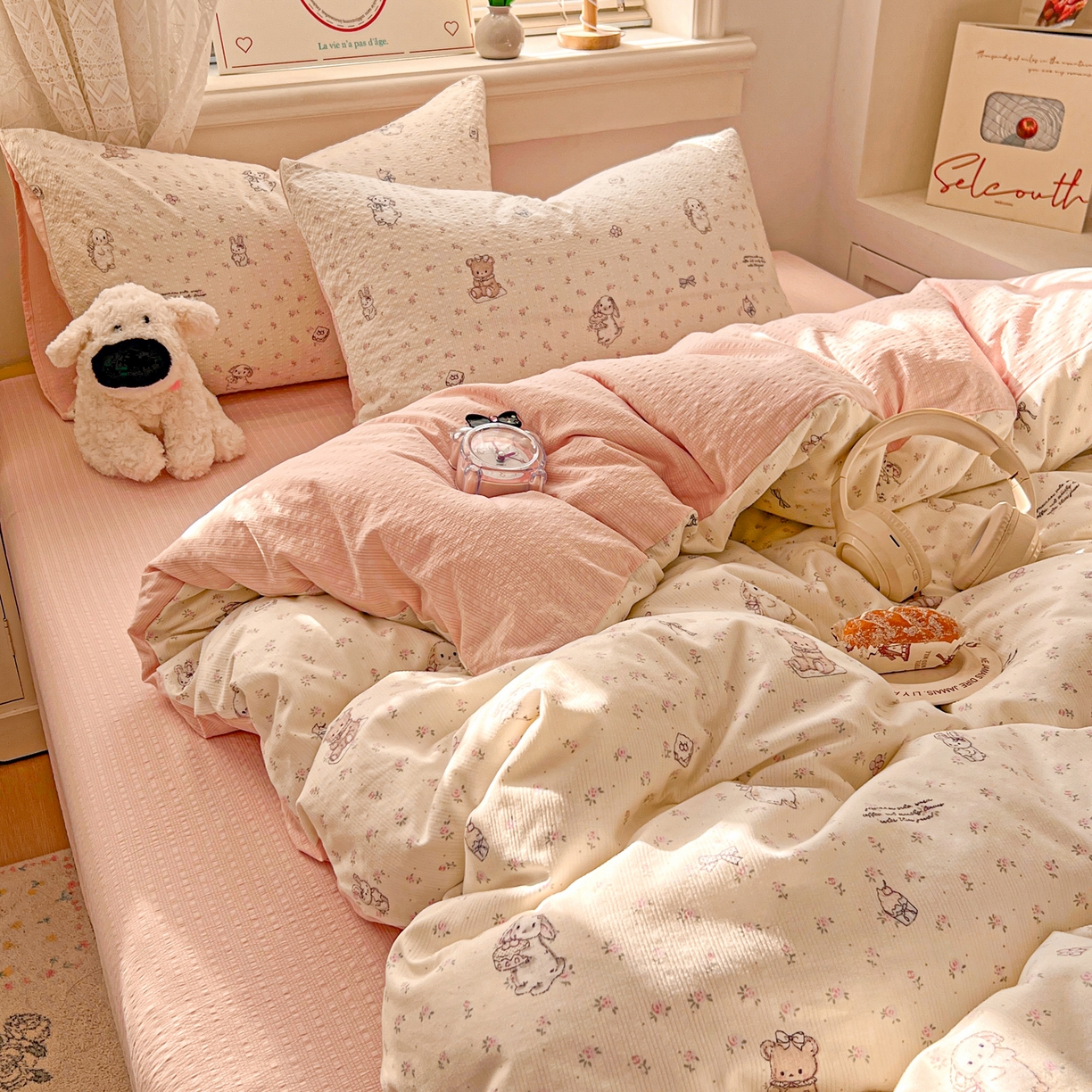 91家纺网 家纺一手货源 找家纺 暖伊家居 2026新款糖果小布袋泡芙纱四件套 碎花兔熊