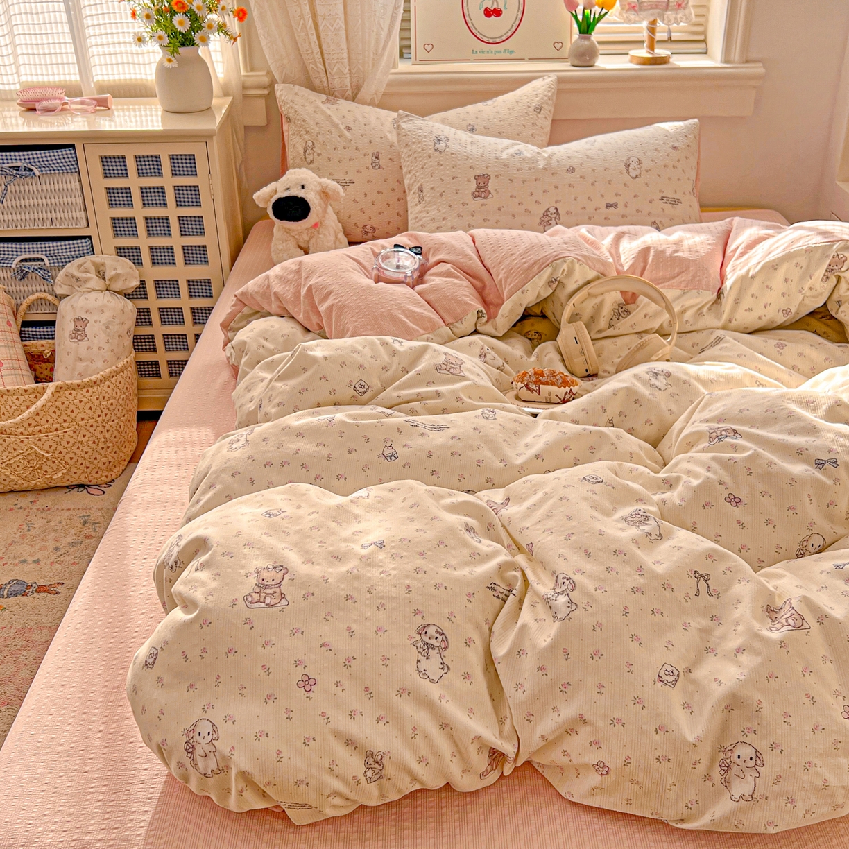 91家纺网 家纺一手货源 找家纺 暖伊家居 2026新款糖果小布袋泡芙纱四件套 碎花兔熊