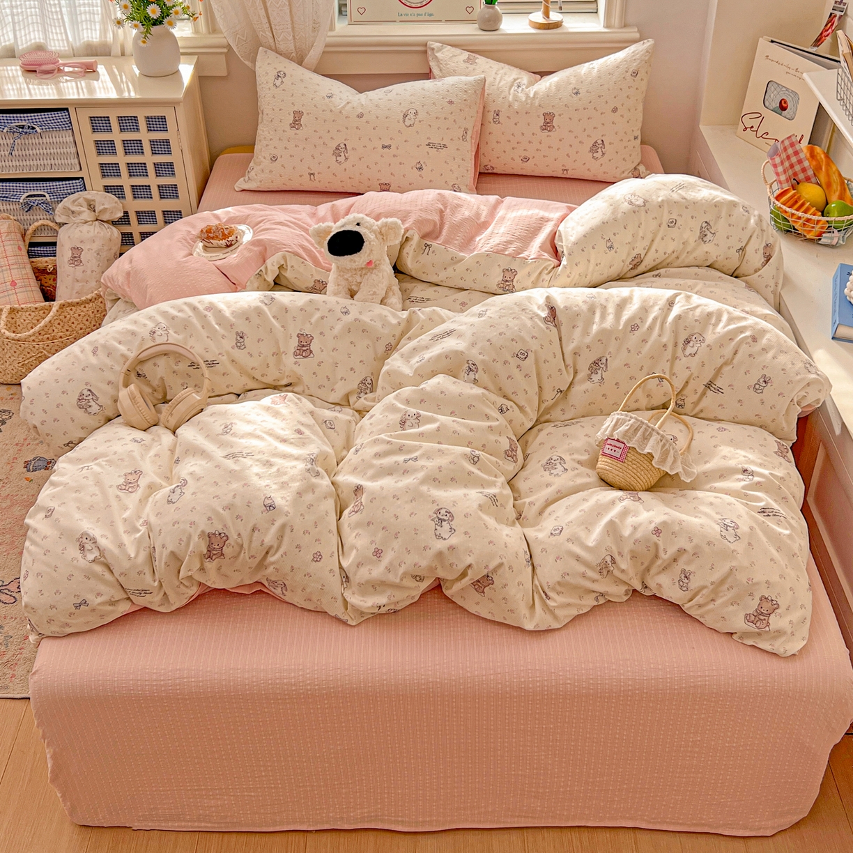 91家纺网 家纺一手货源 找家纺 暖伊家居 2026新款糖果小布袋泡芙纱四件套 碎花兔熊