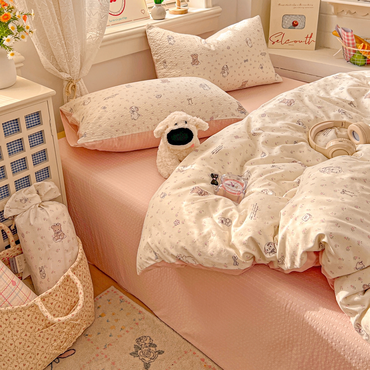 91家纺网 家纺一手货源 找家纺 暖伊家居 2026新款糖果小布袋泡芙纱四件套 碎花兔熊