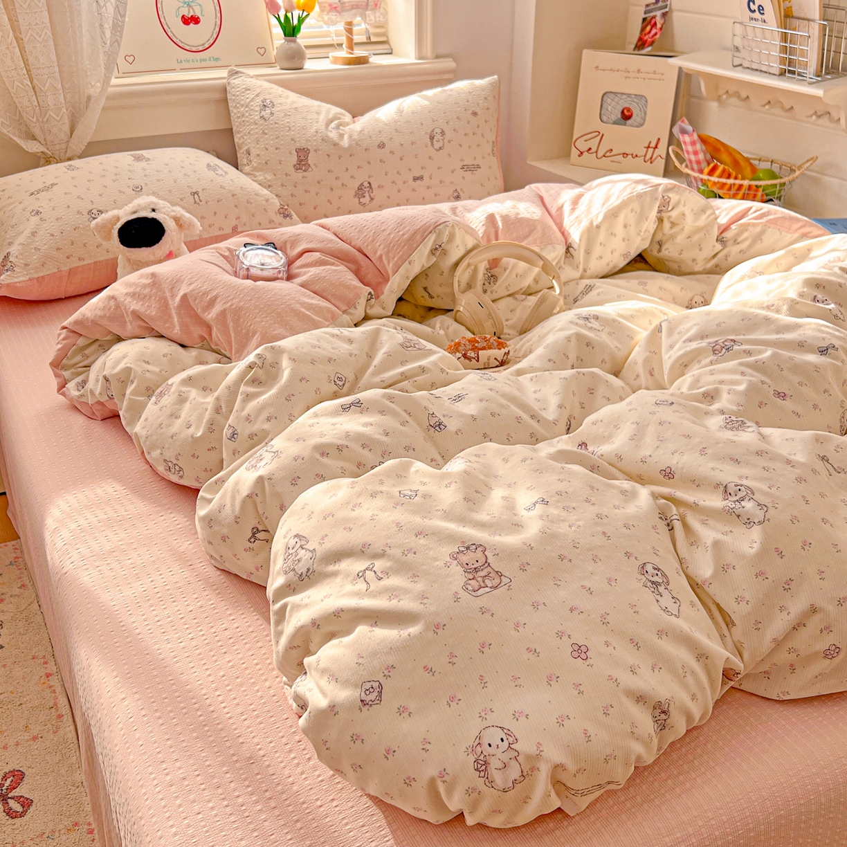 91家纺网 家纺一手货源 找家纺 暖伊家居 2026新款糖果小布袋泡芙纱四件套 碎花兔熊