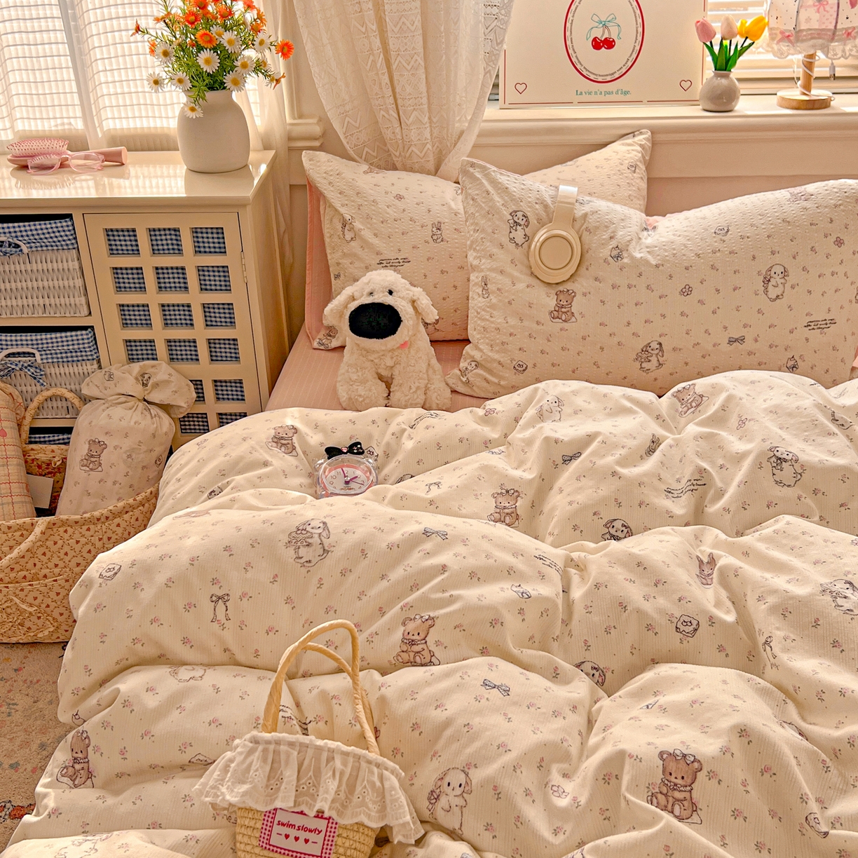 91家纺网 家纺一手货源 找家纺 暖伊家居 2026新款糖果小布袋泡芙纱四件套 碎花兔熊