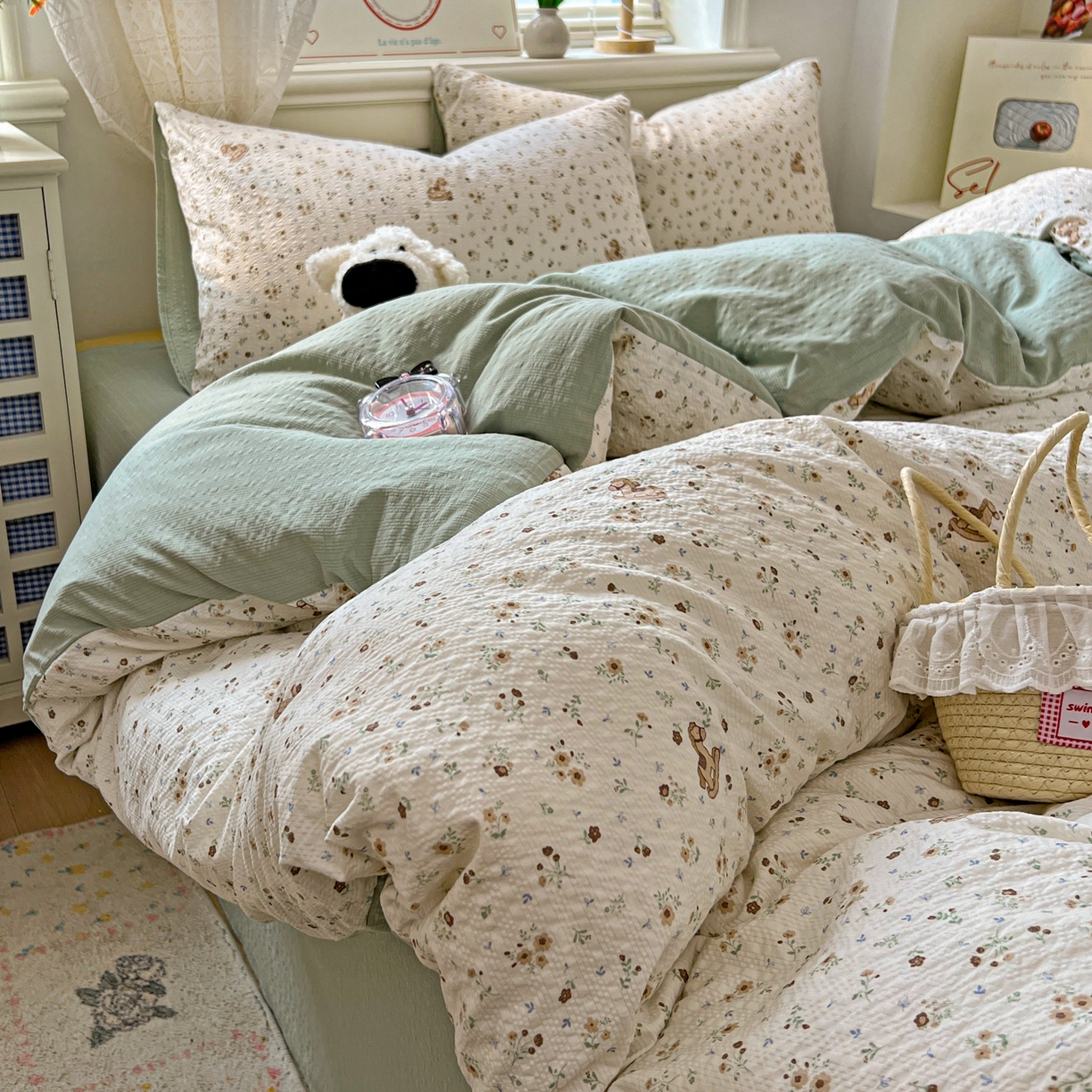 91家纺网 家纺一手货源 找家纺 暖伊家居 2026新款糖果小布袋泡芙纱四件套 童年木马