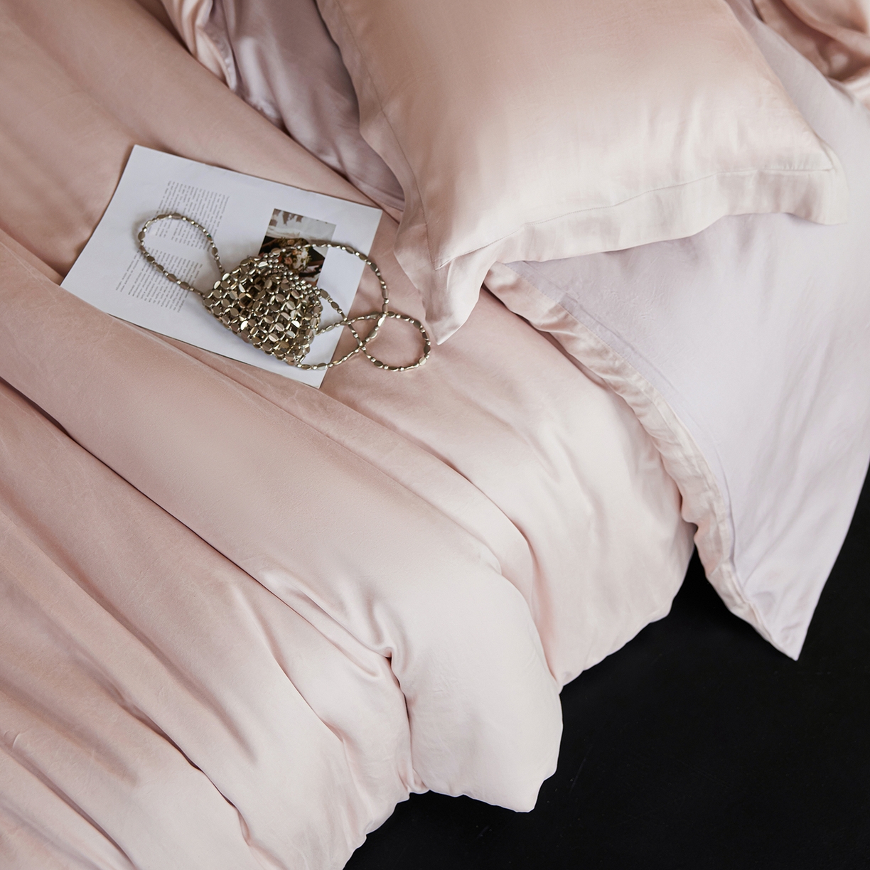 91家纺网 家纺一手货源 找家纺 初拾 2026新款60支水洗兰精天丝“慵懒风”四件套-软泡芙 软泡芙-甜蜜粉紫