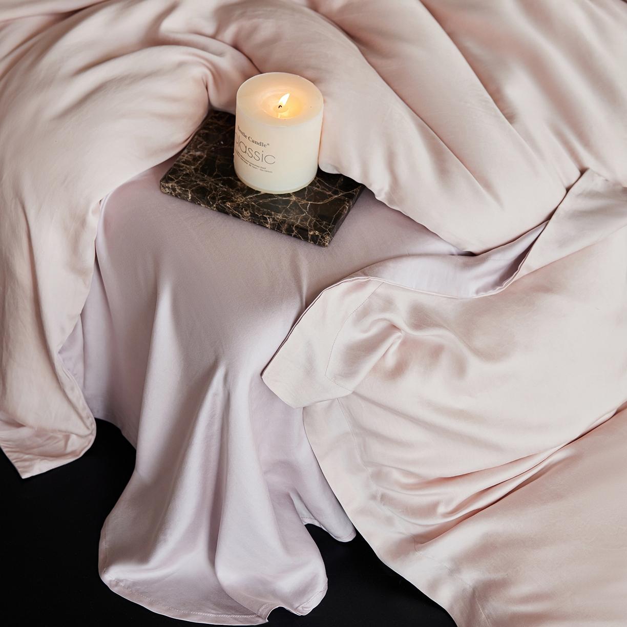 91家纺网 家纺一手货源 找家纺 初拾 2026新款60支水洗兰精天丝“慵懒风”四件套-软泡芙 软泡芙-甜蜜粉紫