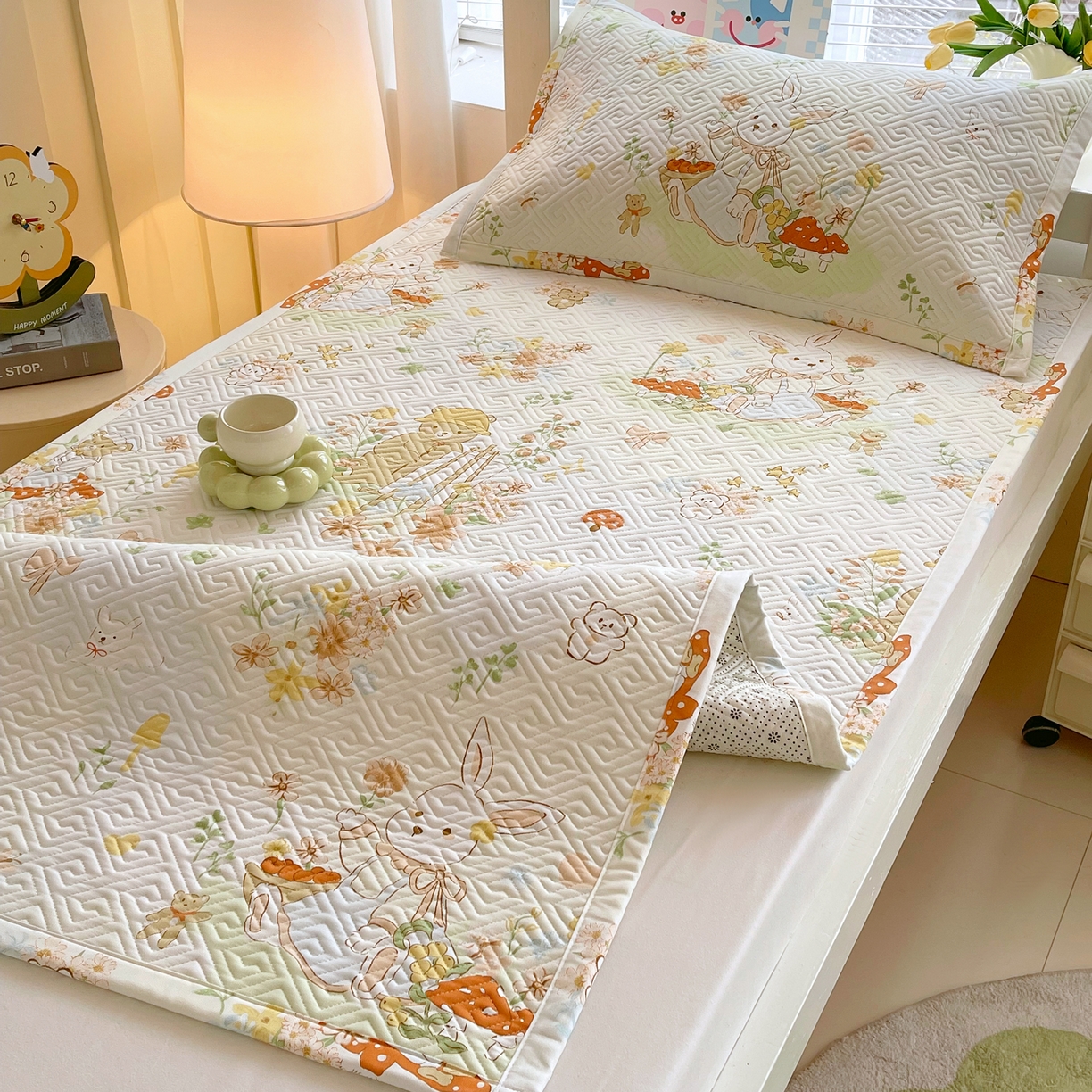 91家纺网 家纺一手货源 找家纺 金鑫汇家纺 2026春夏新款学生床新花型老粗布床盖夹棉软凉席席子可以机洗 学生床-春日童话