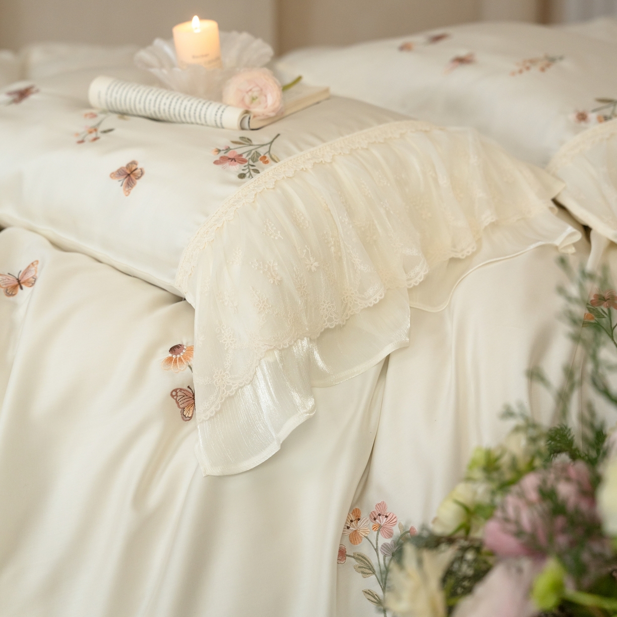 91家纺网 家纺一手货源 找家纺 （总）满座家居 2026新款100s全棉长绒棉四件套法式纯棉花边款四件套-白茶清欢（会员➖20 控价369）