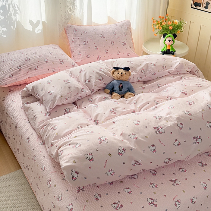 91家纺网 家纺一手货源 找家纺 （总）淑女公社家纺 2026新款高温砂洗纯棉床盖款正版三丽鸥KT猫四件套床盖被套单件单品