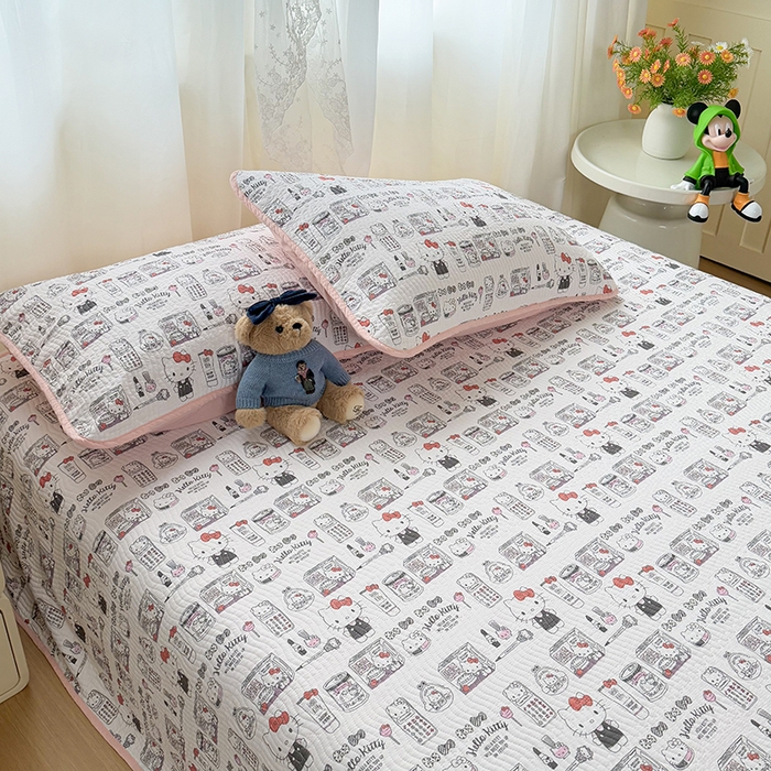 91家纺网 家纺一手货源 找家纺 淑女公社家纺 2026新款高温砂洗纯棉床盖款正版三丽鸥KT猫四件套床盖被套单件单品 爱美KT