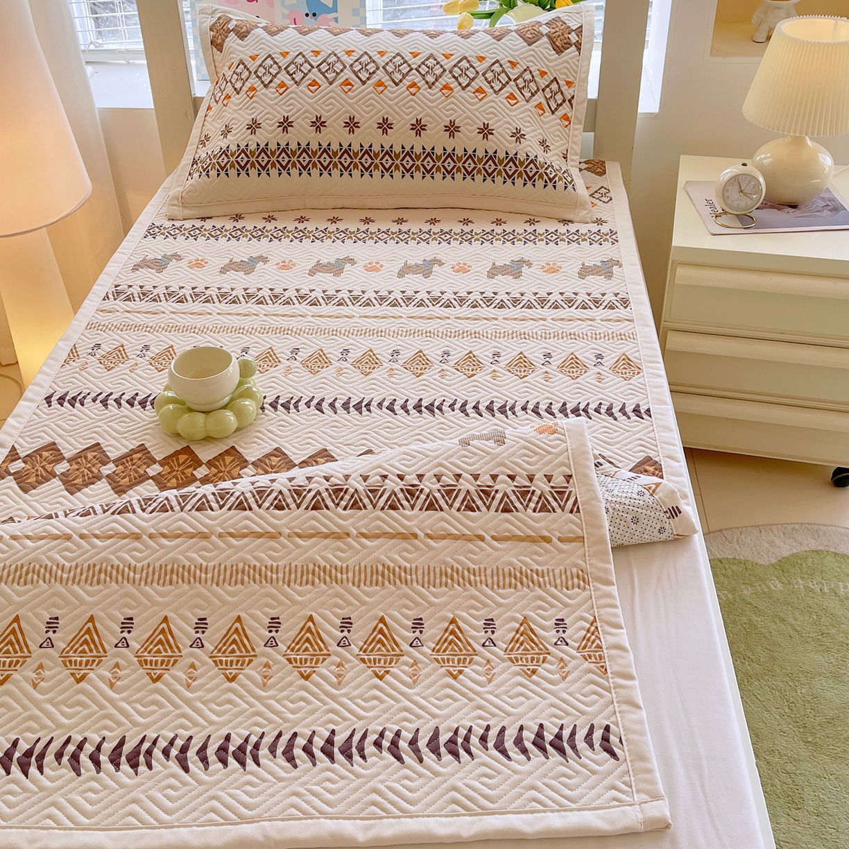 91家纺网 家纺一手货源 找家纺 金鑫汇家纺 2026春夏新款学生床新花型老粗布床盖夹棉软凉席席子可以机洗 学生床-安夏-咖