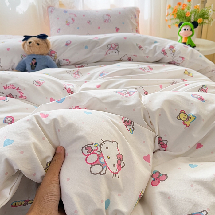 91家纺网 家纺一手货源 找家纺 淑女公社家纺 2026新款高温砂洗纯棉床盖款正版三丽鸥KT猫四件套床盖被套单件单品 甜心KT