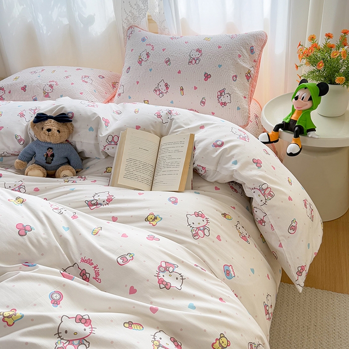 91家纺网 家纺一手货源 找家纺 淑女公社家纺 2026新款高温砂洗纯棉床盖款正版三丽鸥KT猫四件套床盖被套单件单品 甜心KT