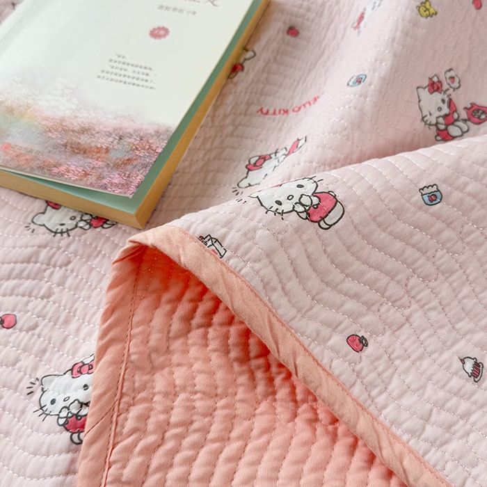 91家纺网 家纺一手货源 找家纺 淑女公社家纺 2026新款高温砂洗纯棉床盖款正版三丽鸥KT猫四件套床盖被套单件单品 小熊KT