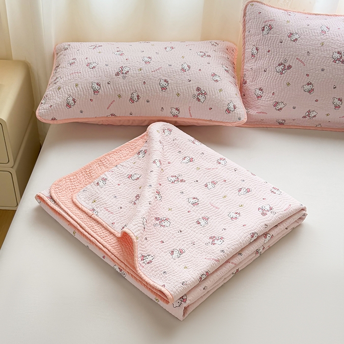 91家纺网 家纺一手货源 找家纺 淑女公社家纺 2026新款高温砂洗纯棉床盖款正版三丽鸥KT猫四件套床盖被套单件单品 小熊KT