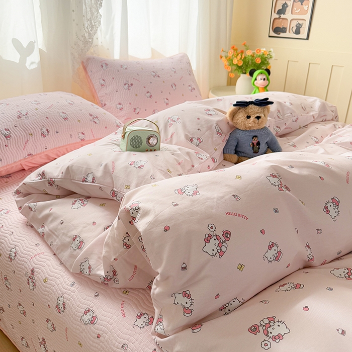 91家纺网 家纺一手货源 找家纺 淑女公社家纺 2026新款高温砂洗纯棉床盖款正版三丽鸥KT猫四件套床盖被套单件单品 小熊KT