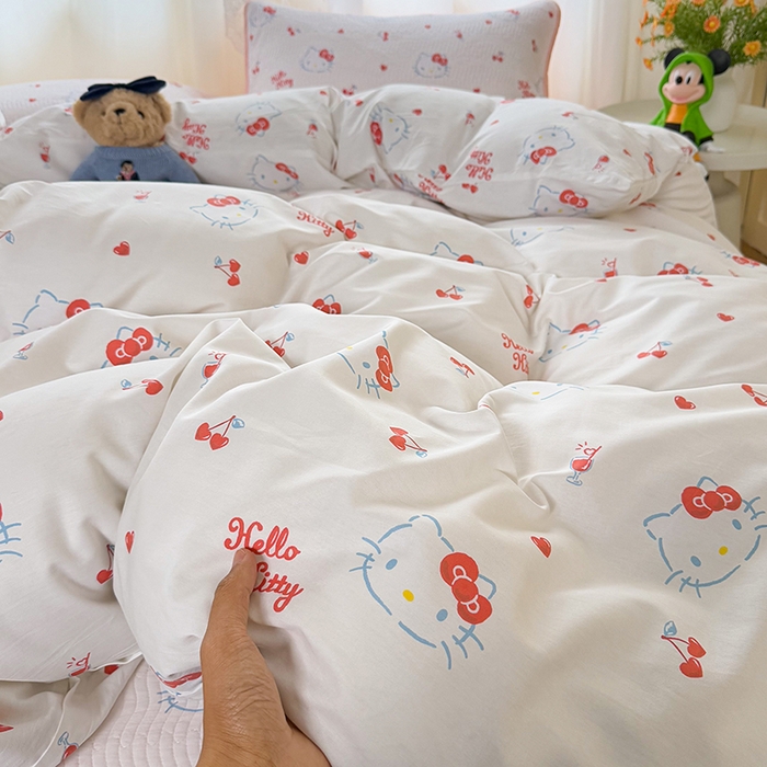 91家纺网 家纺一手货源 找家纺 淑女公社家纺 2026新款高温砂洗纯棉床盖款正版三丽鸥KT猫四件套床盖被套单件单品 樱桃KT