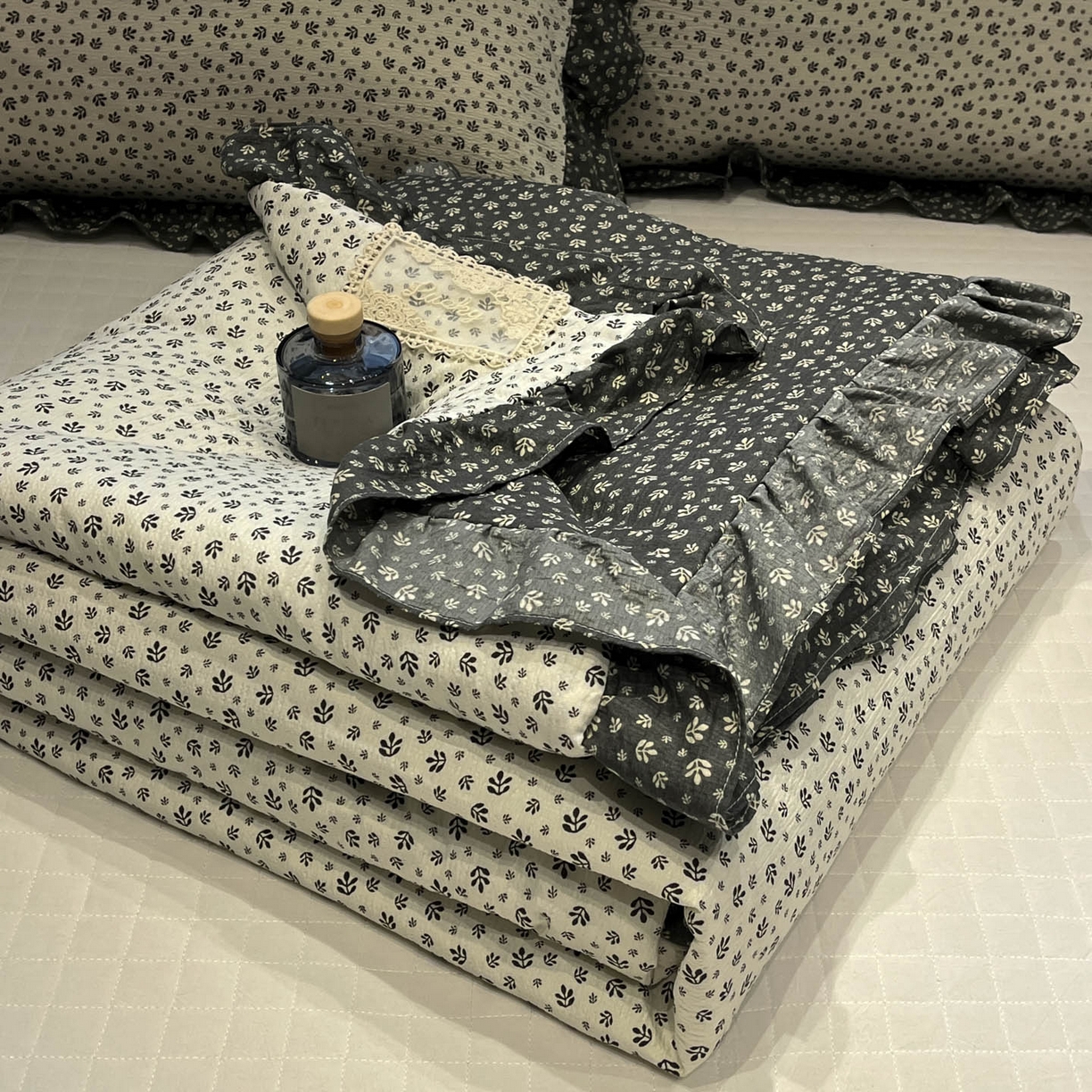 91家纺网 家纺一手货源 找家纺 （总）一加一 2026新款复古碎花双层纱大豆夏被夏凉被空调被-纱边花眠