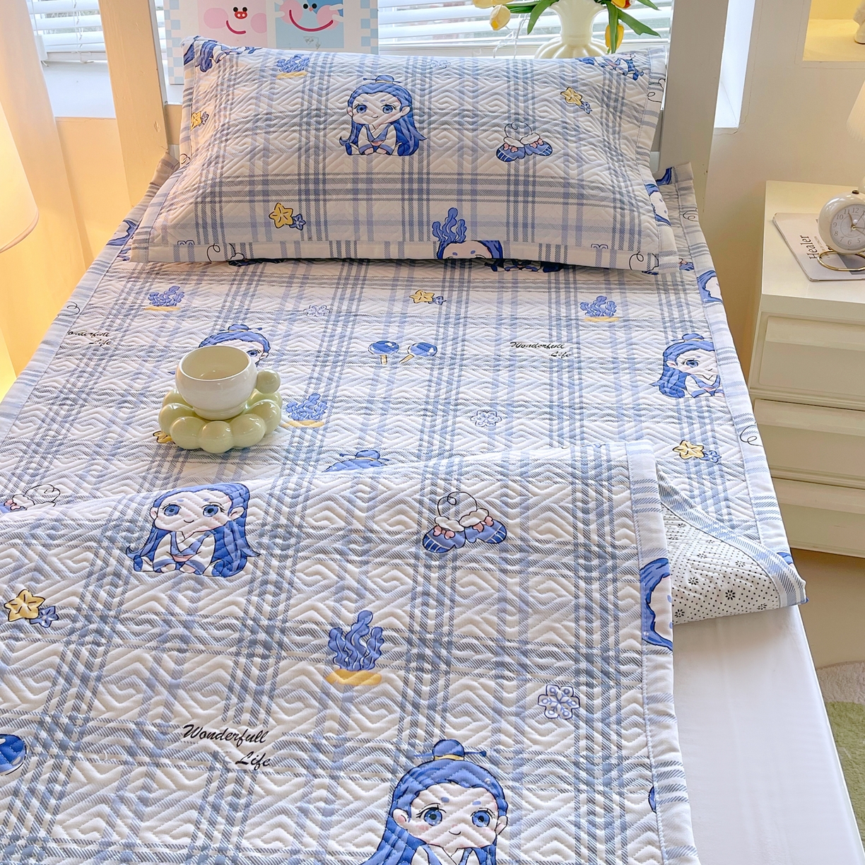 91家纺网 家纺一手货源 找家纺 金鑫汇家纺 2026春夏新款学生床新花型老粗布床盖夹棉软凉席席子可以机洗 学生床-敖丙