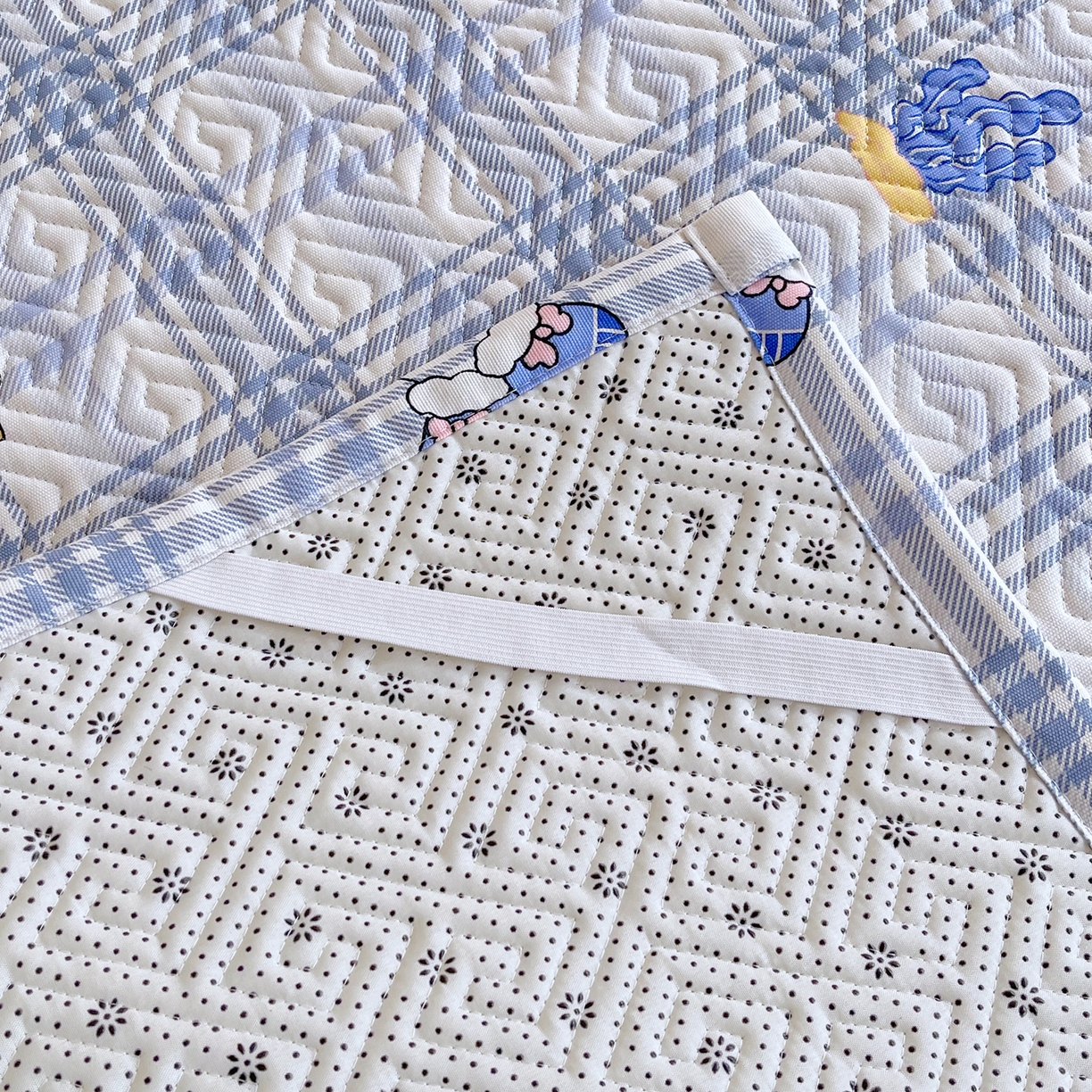 91家纺网 家纺一手货源 找家纺 金鑫汇家纺 2026春夏新款学生床新花型老粗布床盖夹棉软凉席席子可以机洗 学生床-敖丙