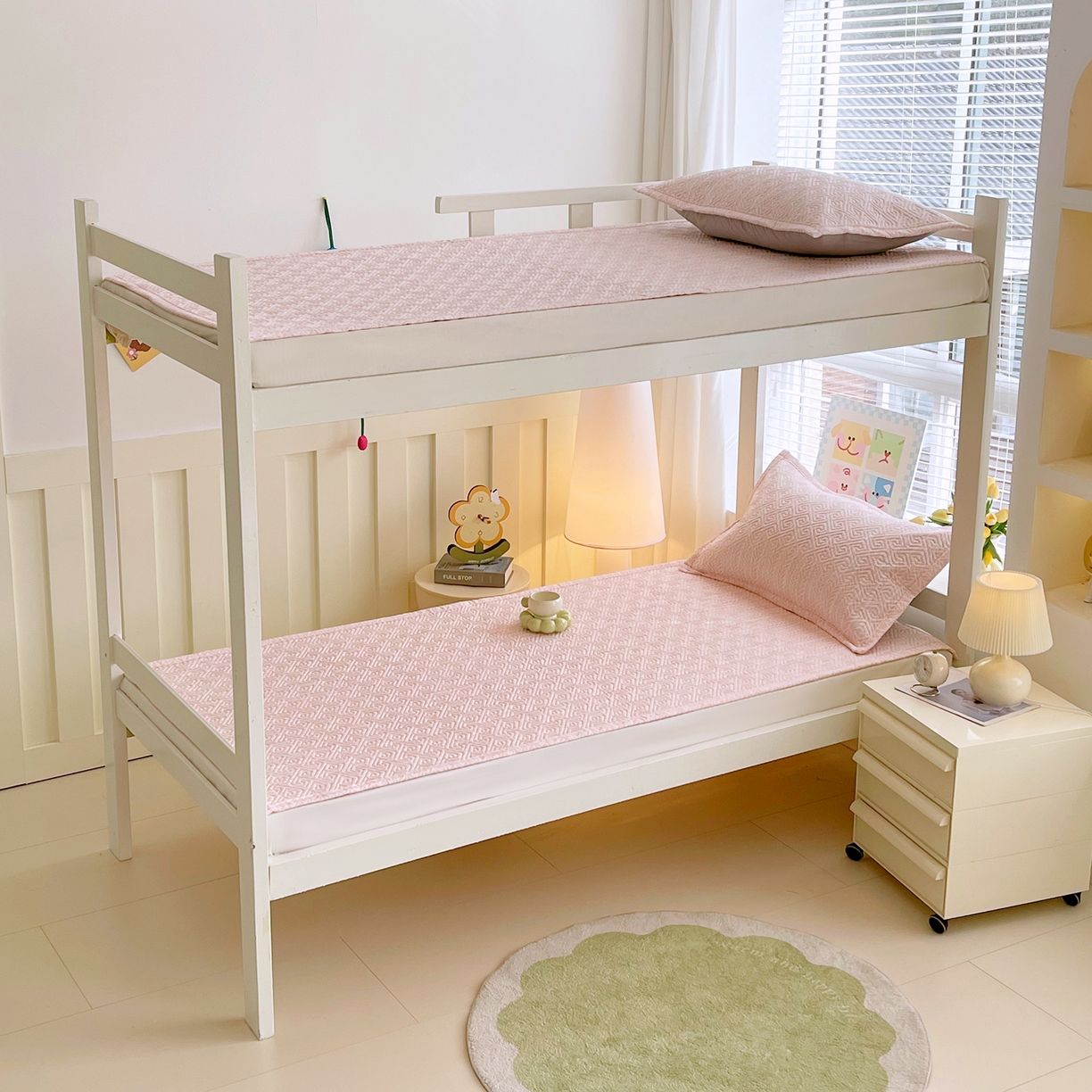 91家纺网 家纺一手货源 找家纺 金鑫汇家纺 2026春夏新款学生床新花型老粗布床盖夹棉软凉席席子可以机洗 学生床-初夏